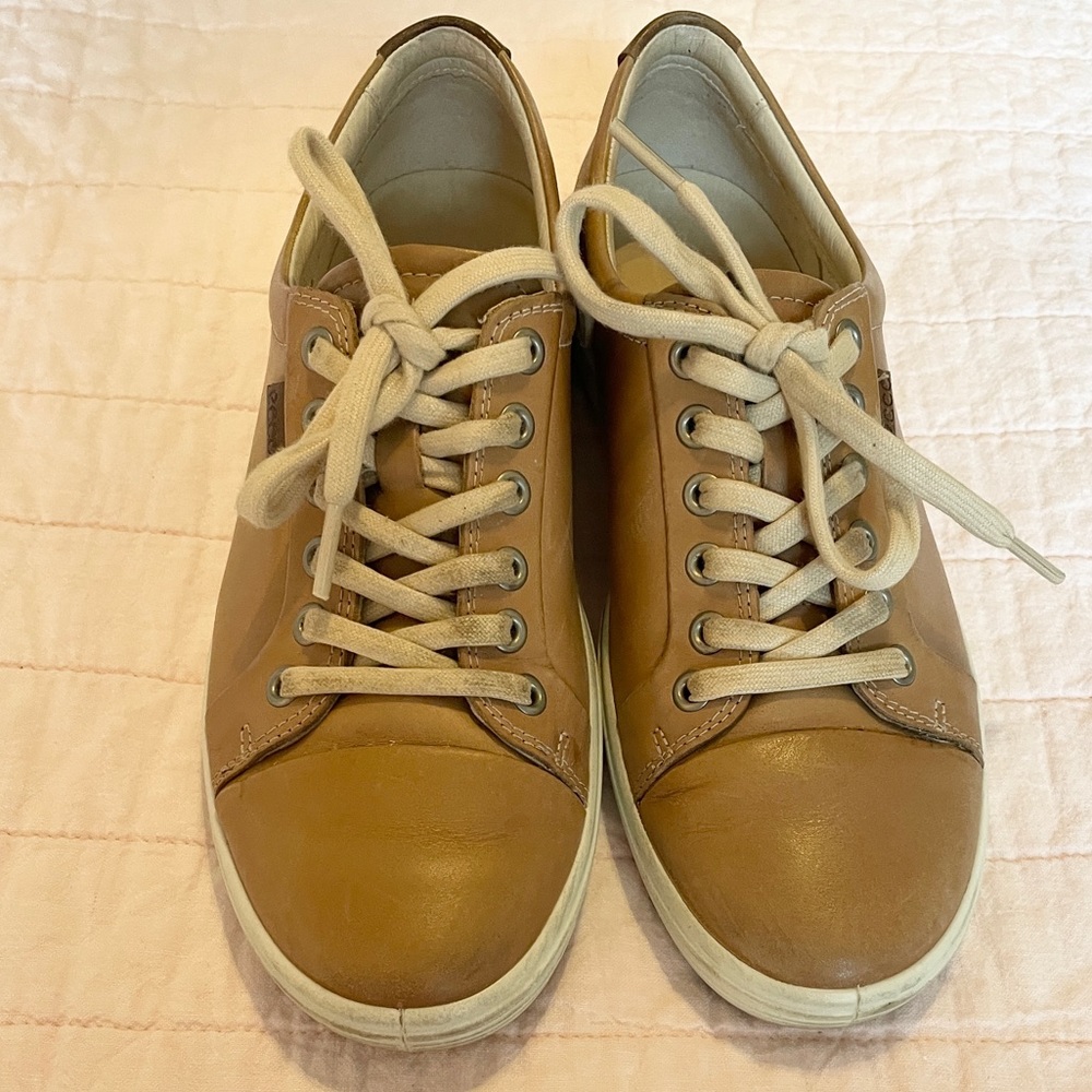 Camel Colored Leather Ecco Lace Up Shoes